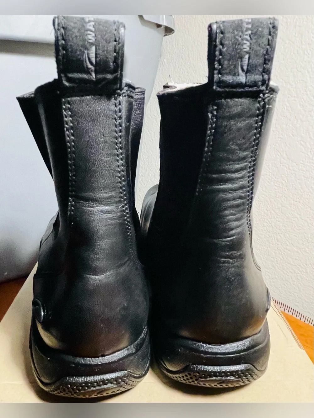 GoLite Winter Lite Waterproof Chelsea Boots Black Leather Shearling Lined 10